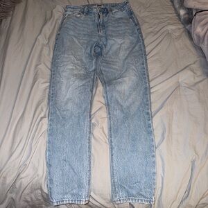 Light Wash Straight Leg Mom Jeans